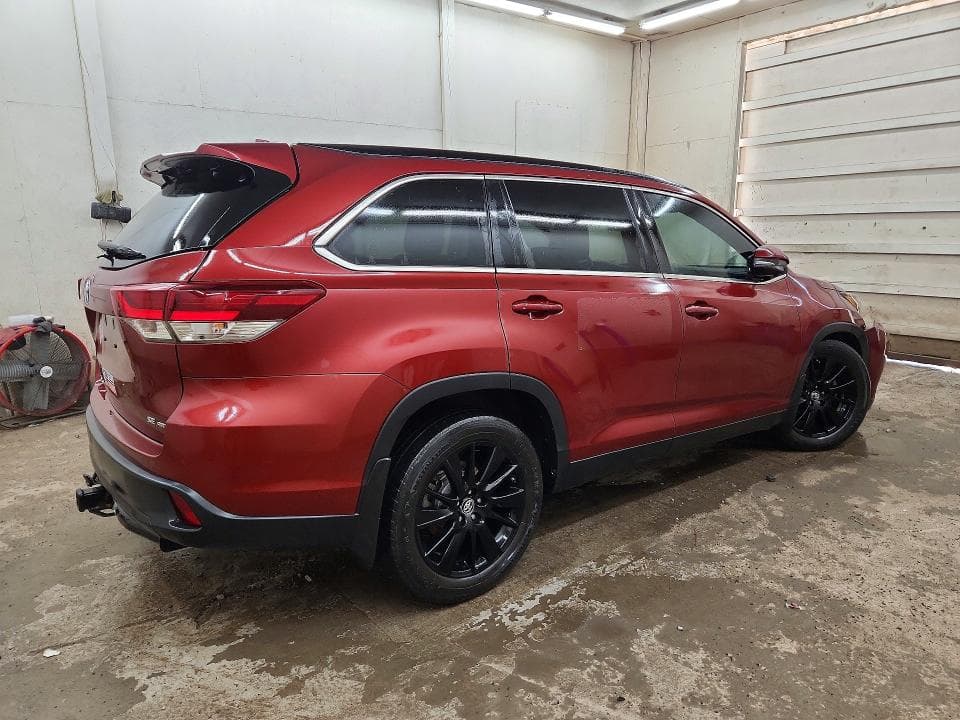 2019 TOYOTA HIGHLANDER SE 3