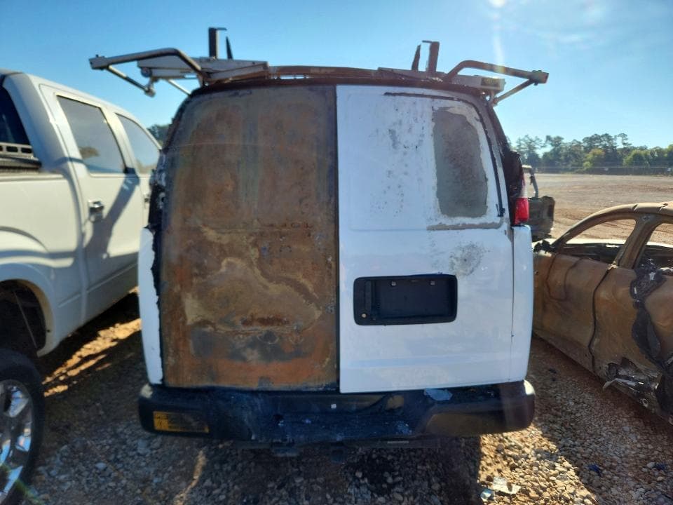 2022 GMC SAVANA G2500 6