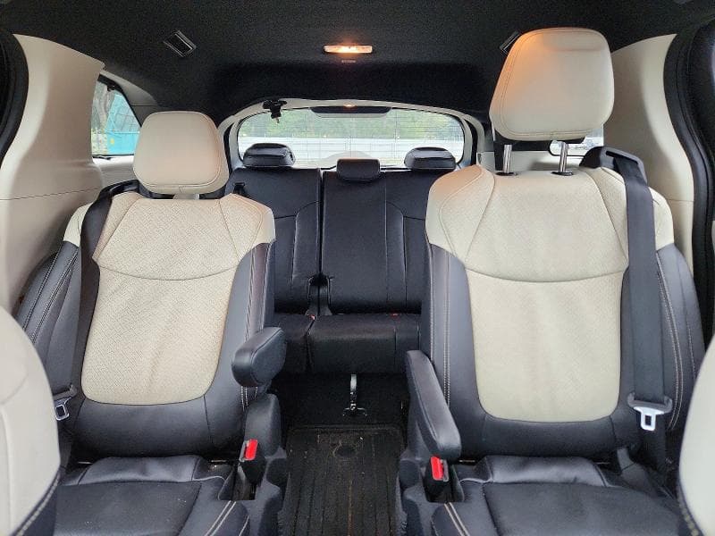 2025 TOYOTA SIENNA PLATINUM 7-PASSENGER 10