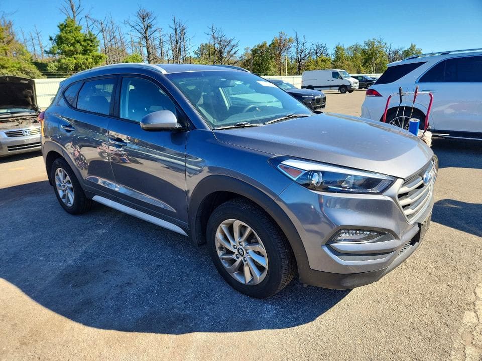 2017 HYUNDAI TUCSON SE 4