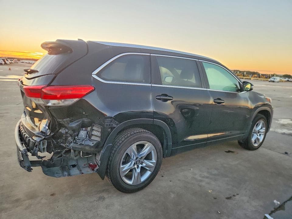 2017 TOYOTA HIGHLANDER LIMITED 3