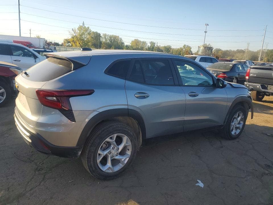 2025 CHEVROLET TRAX LS 3