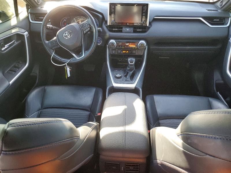 2019 TOYOTA RAV4 XSE 8