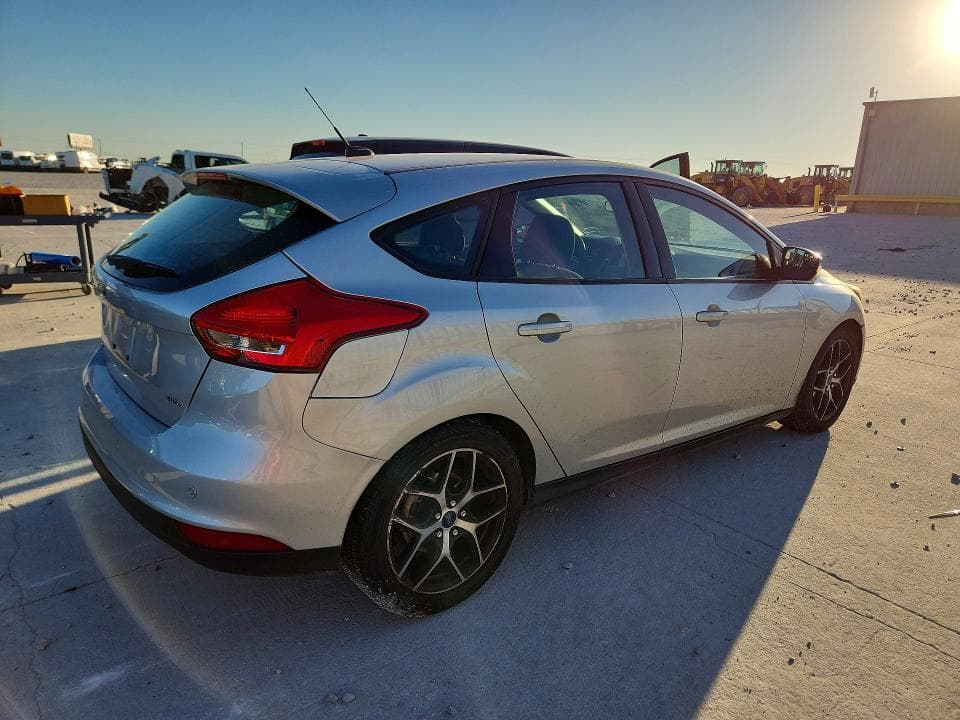 2017 FORD FOCUS SEL 3