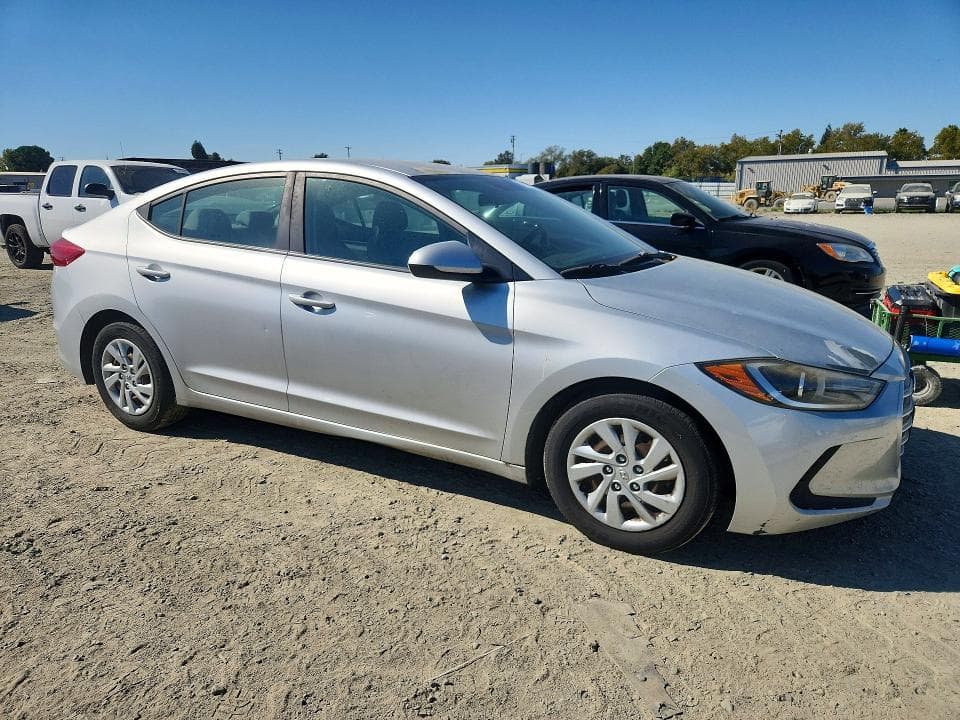2017 HYUNDAI ELANTRA SE 4