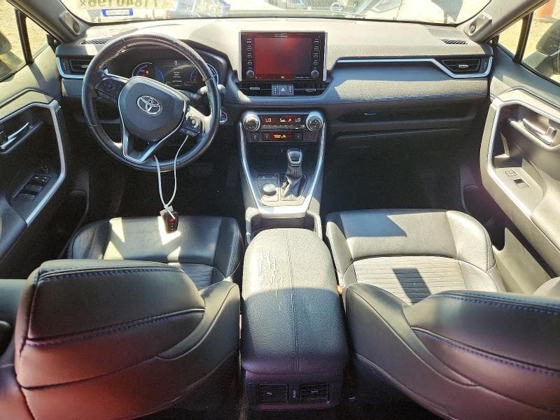 2020 TOYOTA RAV4 XSE 8