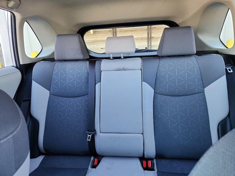 2019 TOYOTA RAV4 XLE 10