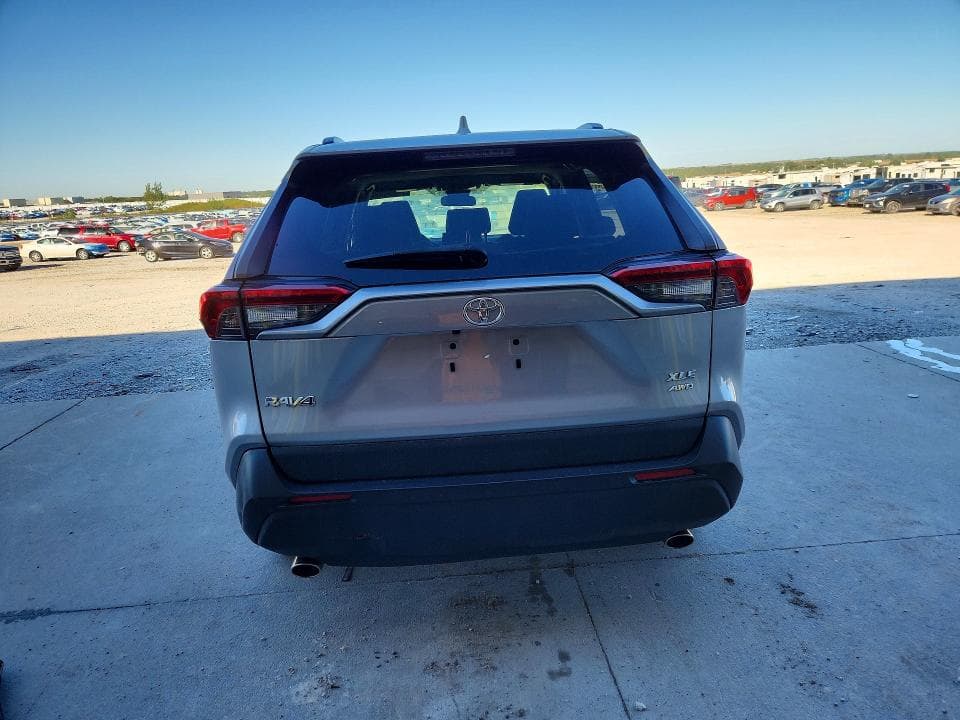 2019 TOYOTA RAV4 XLE 6