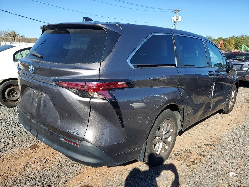 2021 TOYOTA SIENNA LE 3