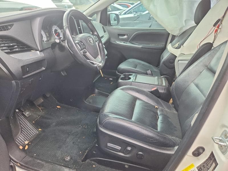 2017 TOYOTA SIENNA SE 7