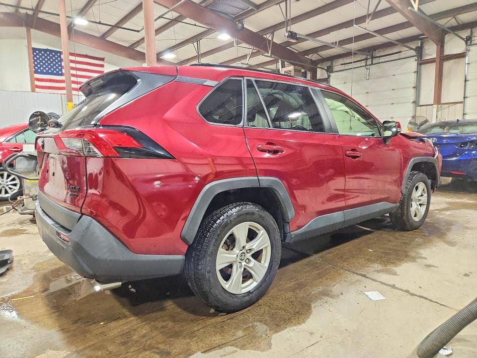 2020 TOYOTA RAV4 XLE 3