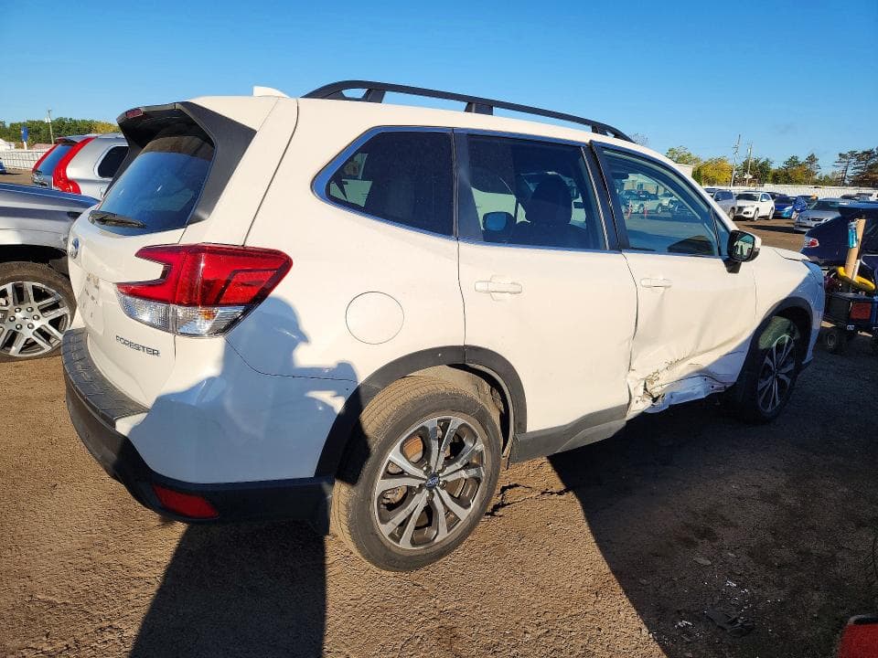 2023 SUBARU FORESTER LIMITED 3