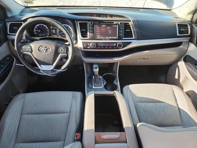 2019 TOYOTA HIGHLANDER LE 8