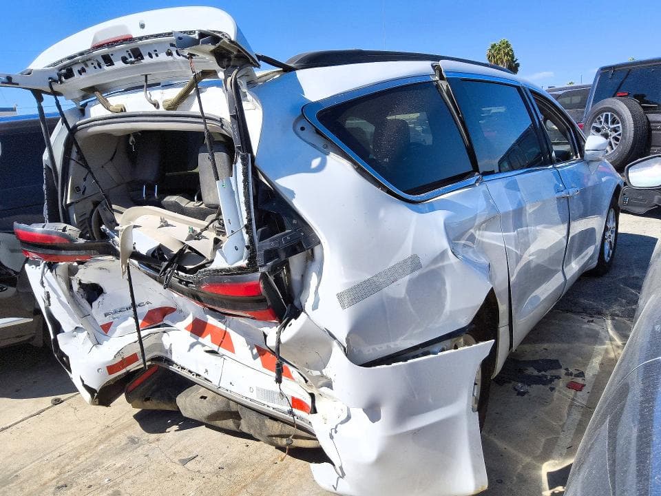 2022 CHRYSLER PACIFICA TOURING L 3