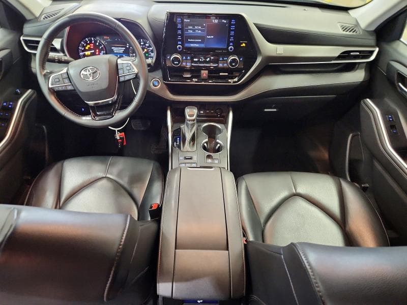 2021 TOYOTA HIGHLANDER XLE 8