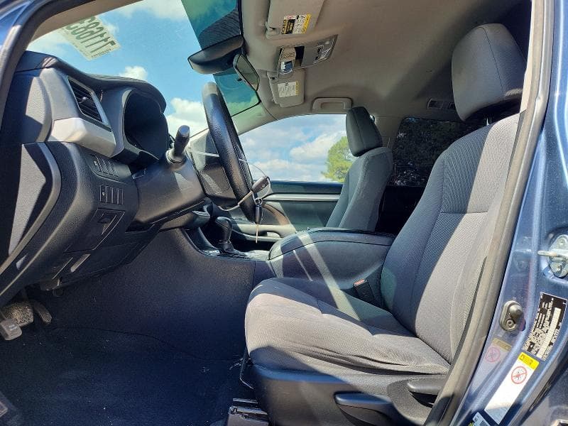 2017 TOYOTA HIGHLANDER LE 7