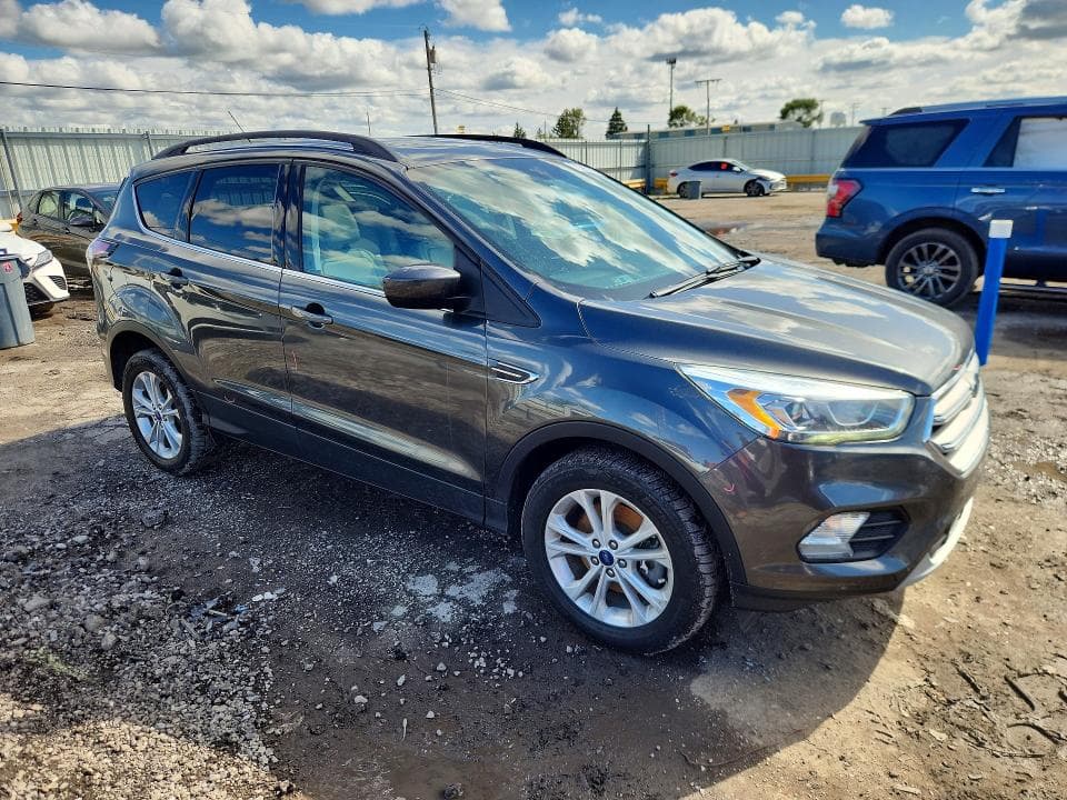 2017 FORD ESCAPE SE 4