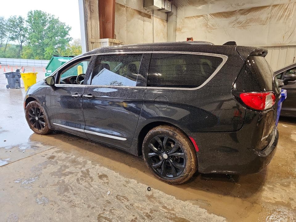 2017 CHRYSLER PACIFICA LIMITED 2