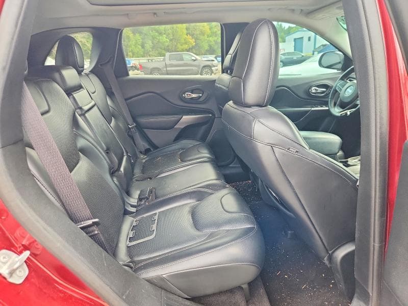 2019 JEEP CHEROKEE OVERLAND 11