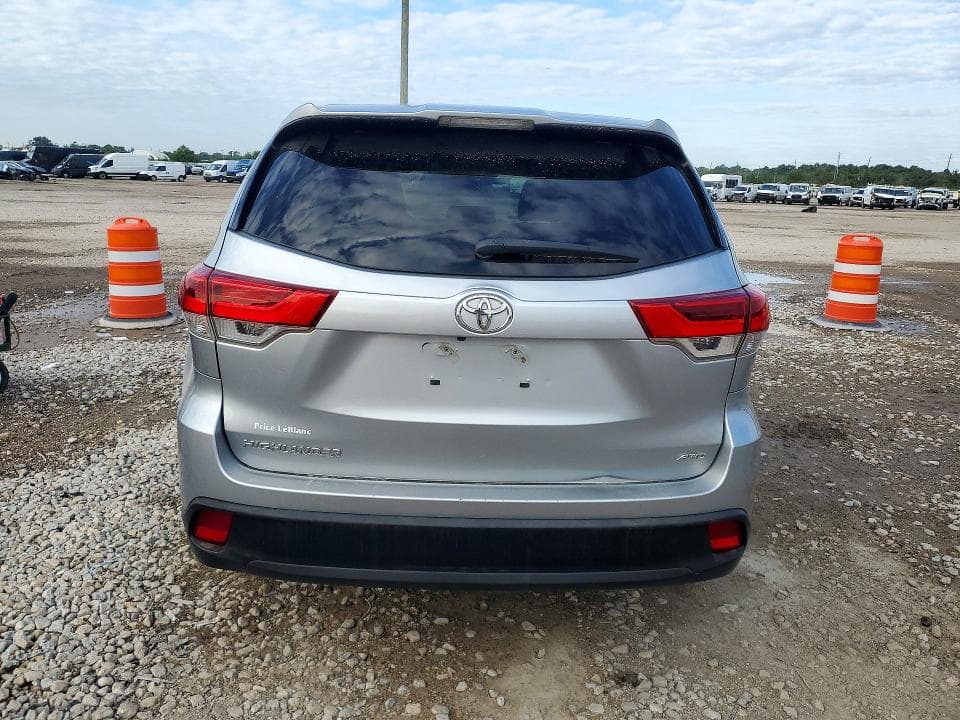 2019 TOYOTA HIGHLANDER LE 6