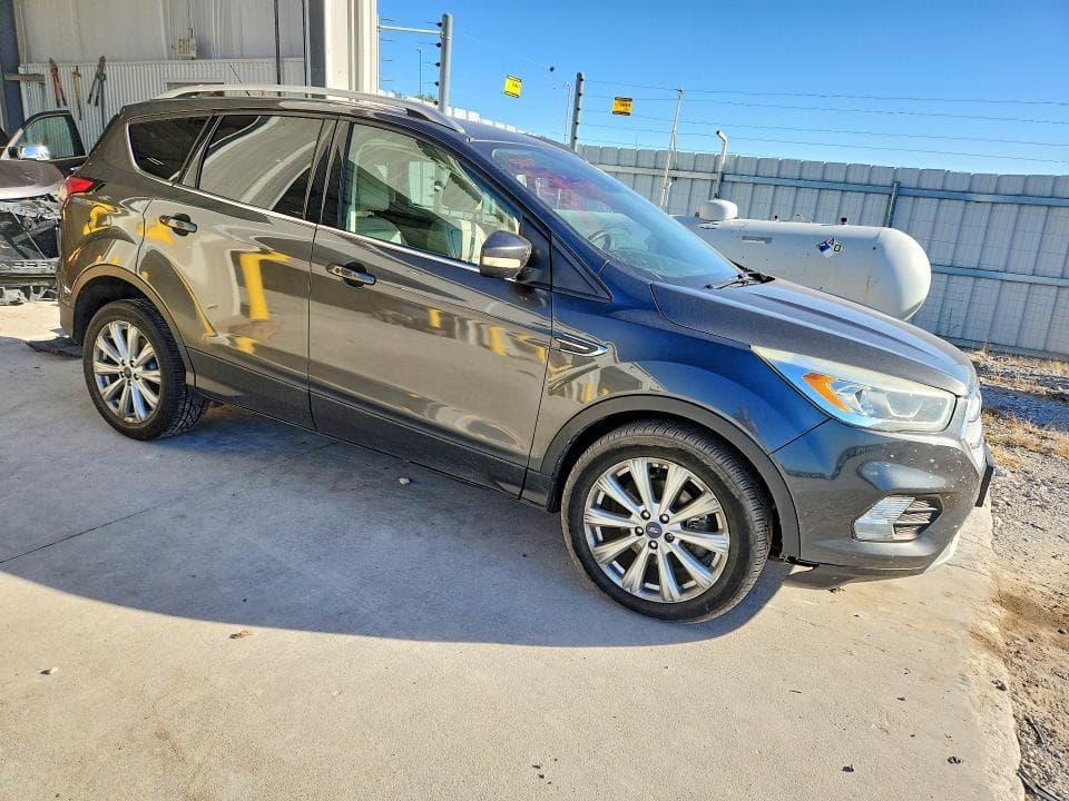 2017 FORD ESCAPE TITANIUM 4
