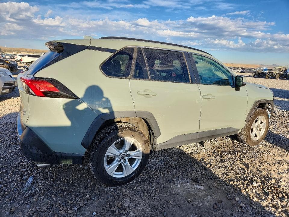 2021 TOYOTA RAV4 XLE 3