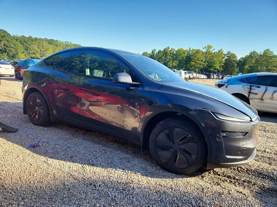 2026 TESLA MODEL Y 4
