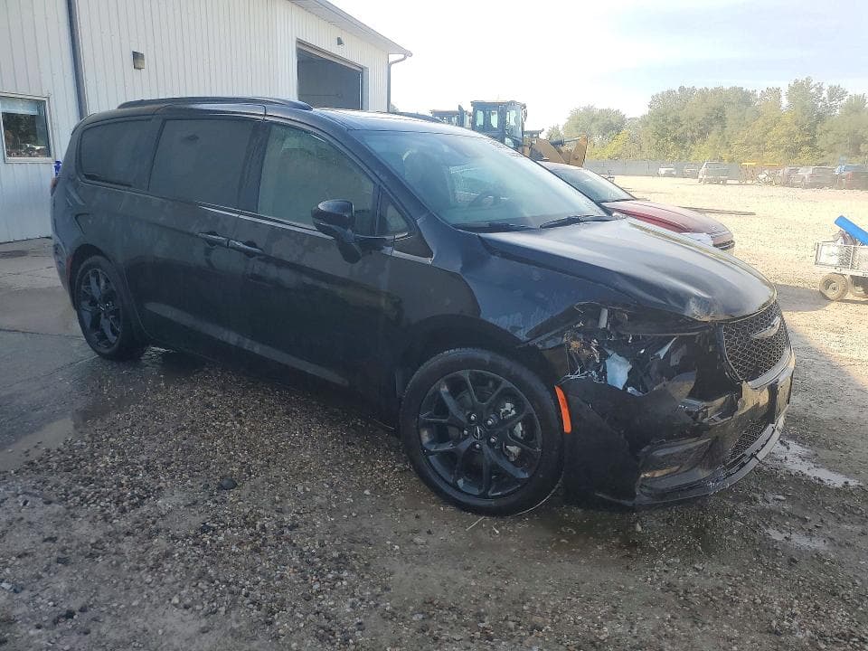 2025 CHRYSLER PACIFICA LIMITED 4