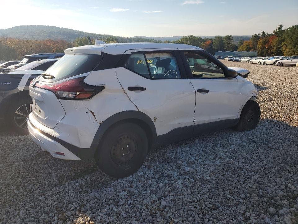2021 NISSAN KICKS S 3