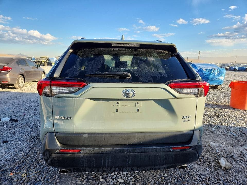 2021 TOYOTA RAV4 XLE 6
