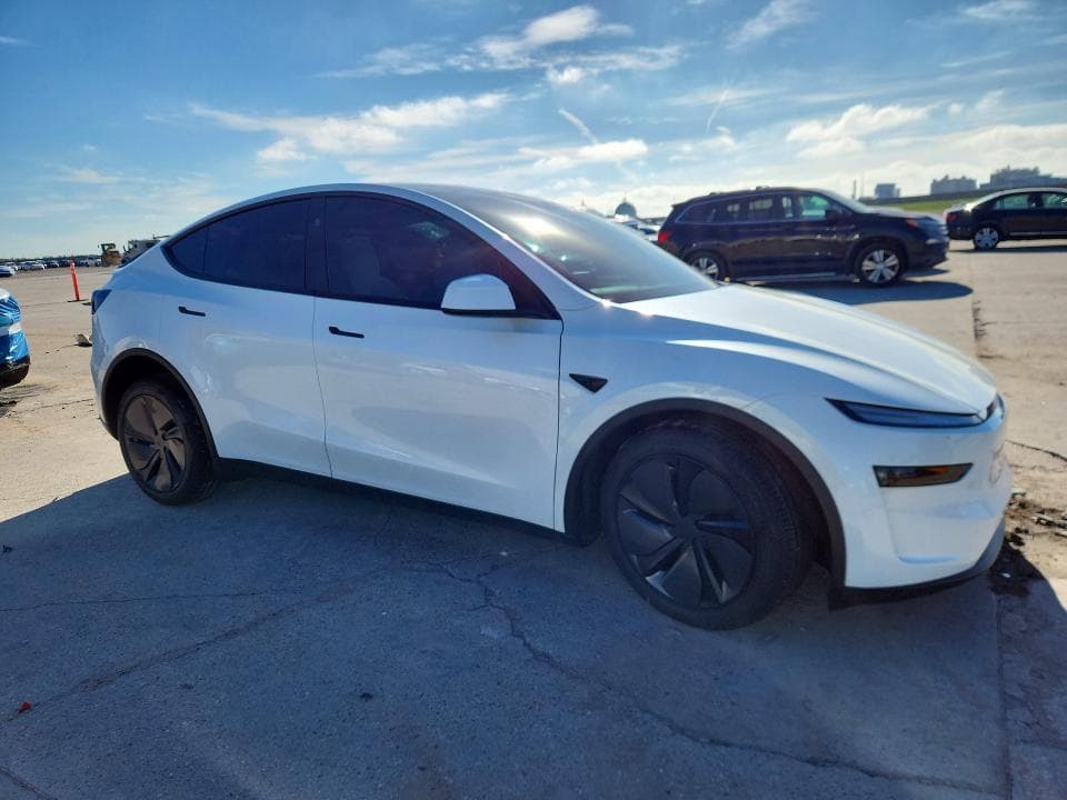 2026 TESLA MODEL Y 4