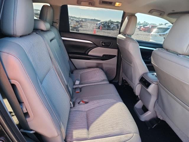 2019 TOYOTA HIGHLANDER LE 11