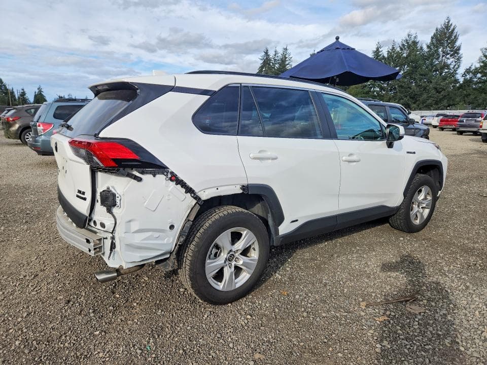 2021 TOYOTA RAV4 XLE 3