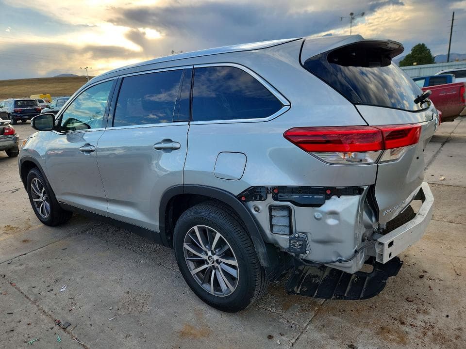 2019 TOYOTA HIGHLANDER XLE 2