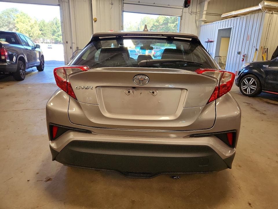 2019 TOYOTA C-HR LE 6