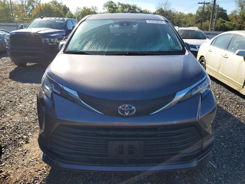 2021 TOYOTA SIENNA LE 5