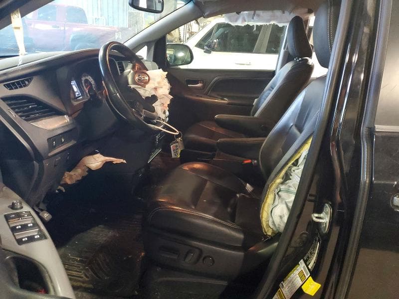2017 TOYOTA SIENNA SE 7