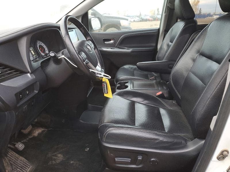 2017 TOYOTA SIENNA SE 7