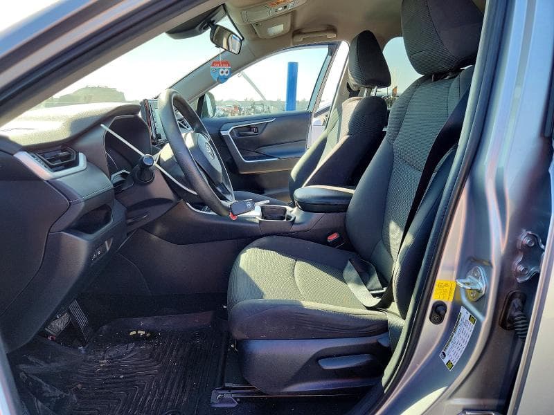 2020 TOYOTA RAV4 LE 7