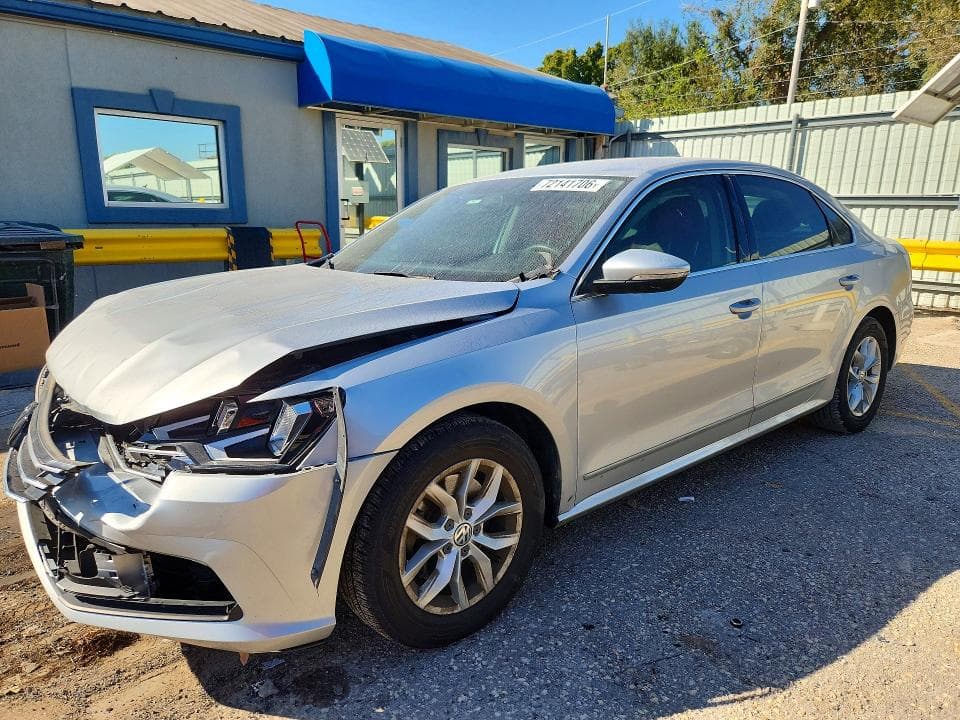 2017 VOLKSWAGEN PASSAT S - 1