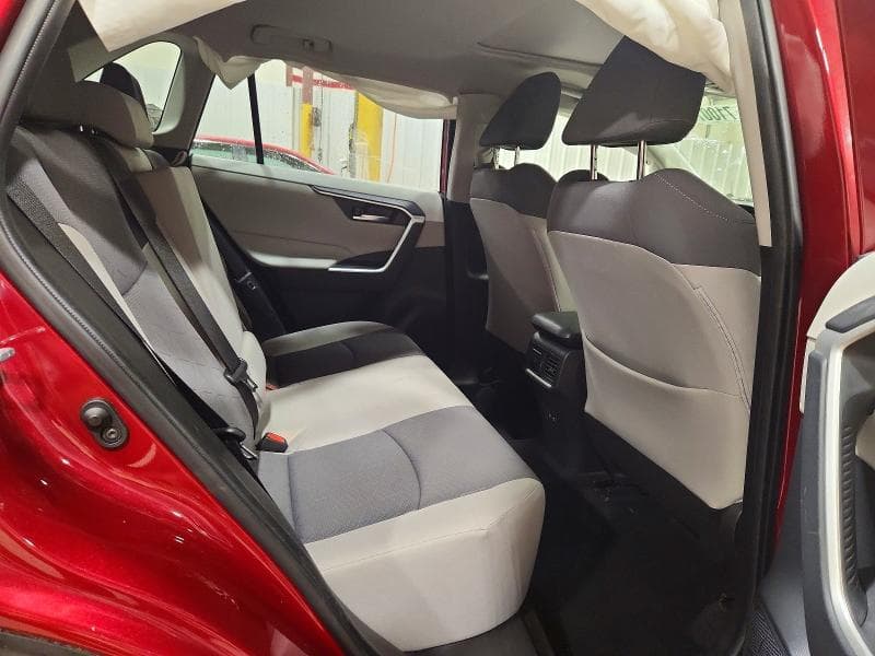 2020 TOYOTA RAV4 XLE 10