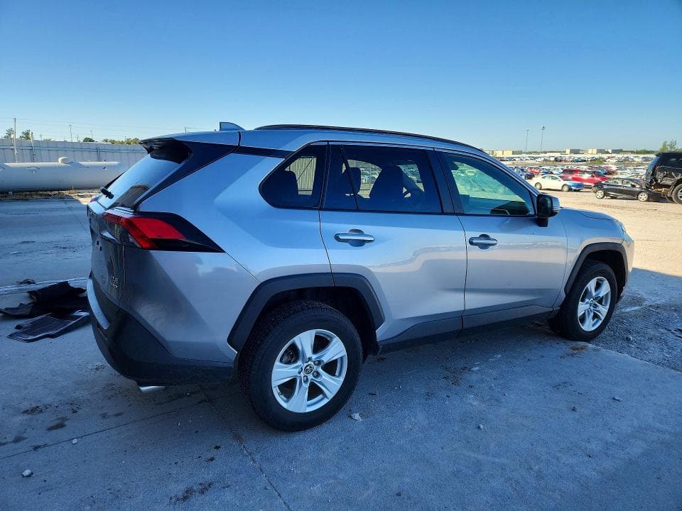 2019 TOYOTA RAV4 XLE 3