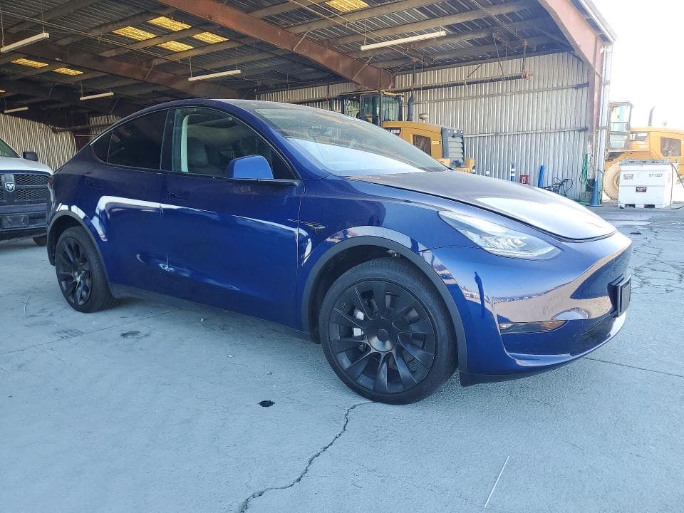 2023 TESLA MODEL Y 4