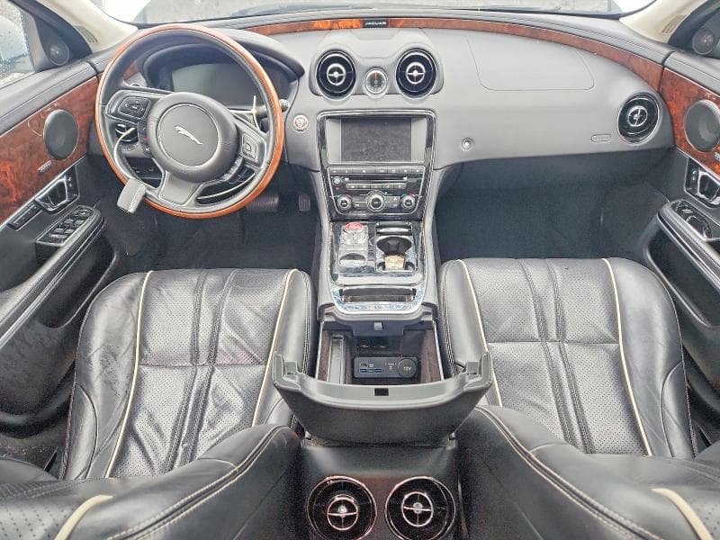2017 JAGUAR XJ 8