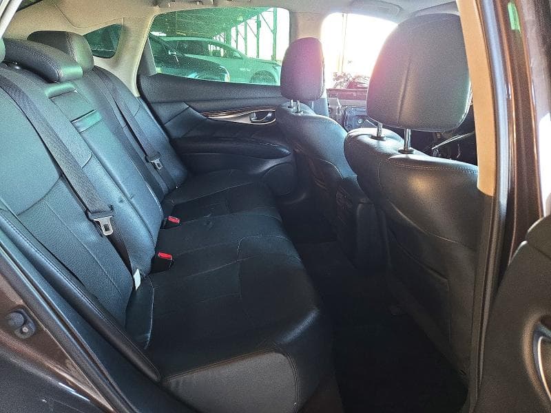 2017 INFINITI Q70 3.7 10