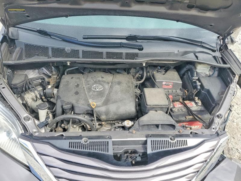 2017 TOYOTA SIENNA LE 12