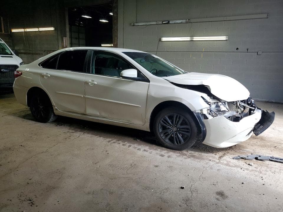 2017 TOYOTA CAMRY SE 4