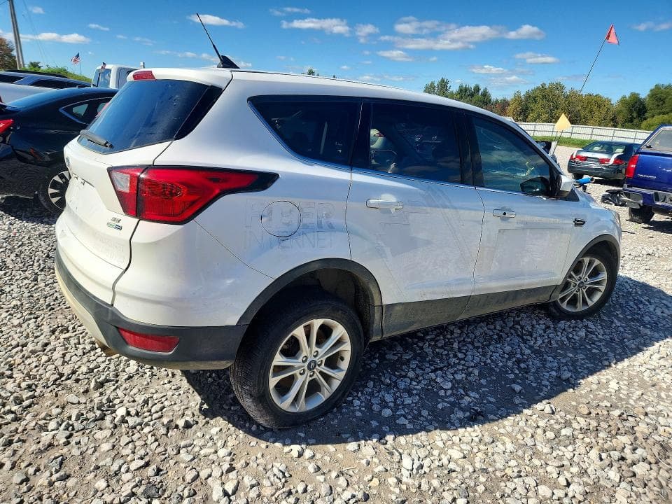 2019 FORD ESCAPE SE 3