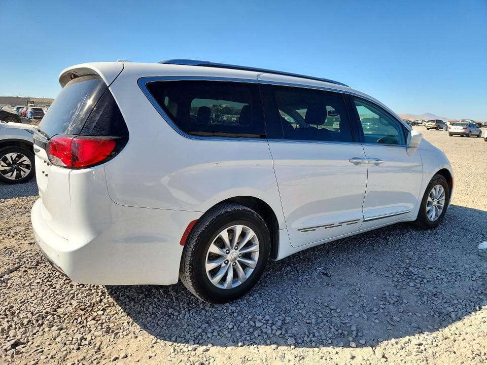 2019 CHRYSLER PACIFICA TOURING L 3