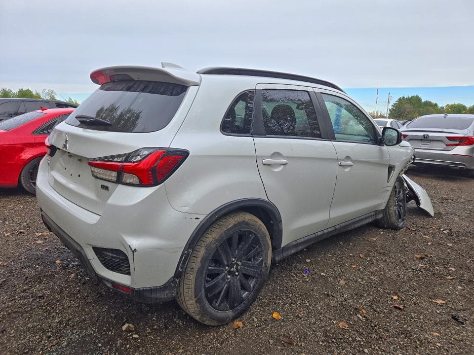 2023 MITSUBISHI RVR SE 3
